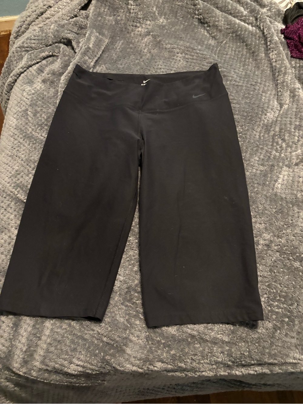 Womens size L Nike Black Mid-Length Active Capri Pants